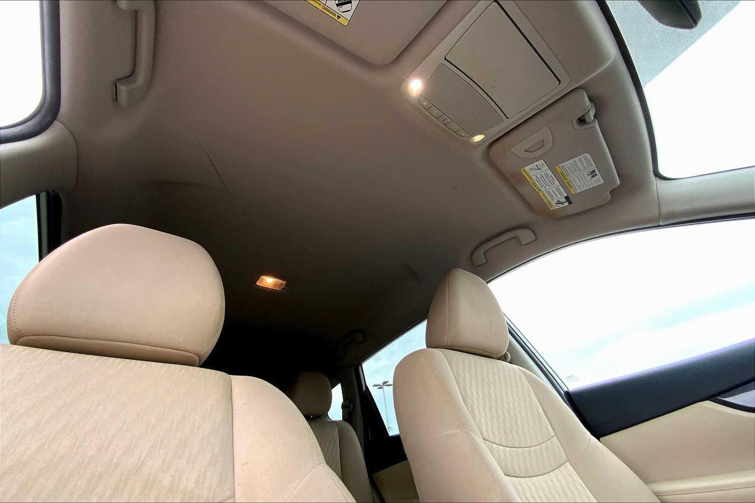 2018 Nissan Rogue SV photo 12