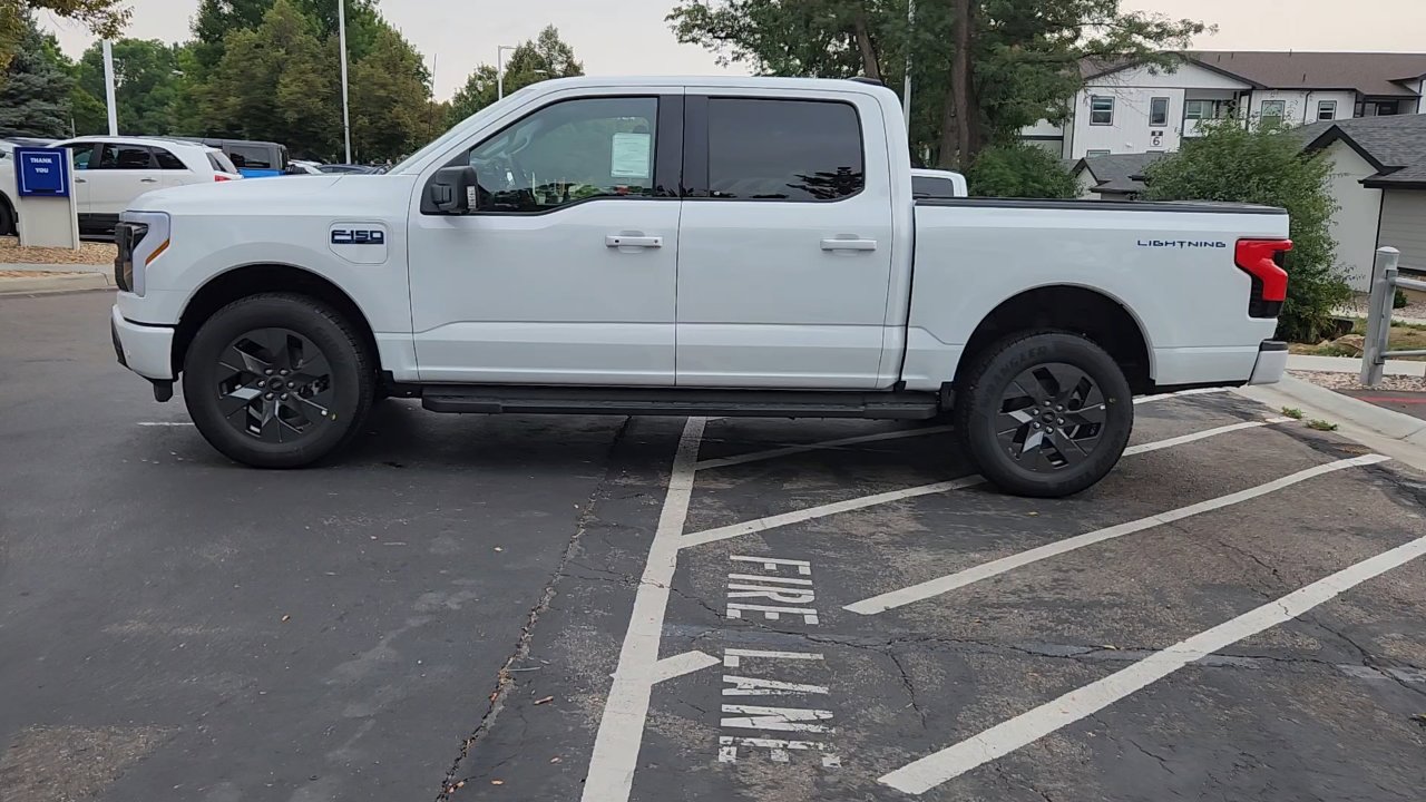 2025 Ford F-150 Lightning photo 4
