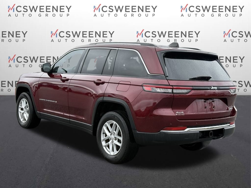 2023 Jeep Grand Cherokee Laredo photo 3