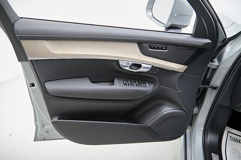 2026 VOLVO XC90 - Image 9