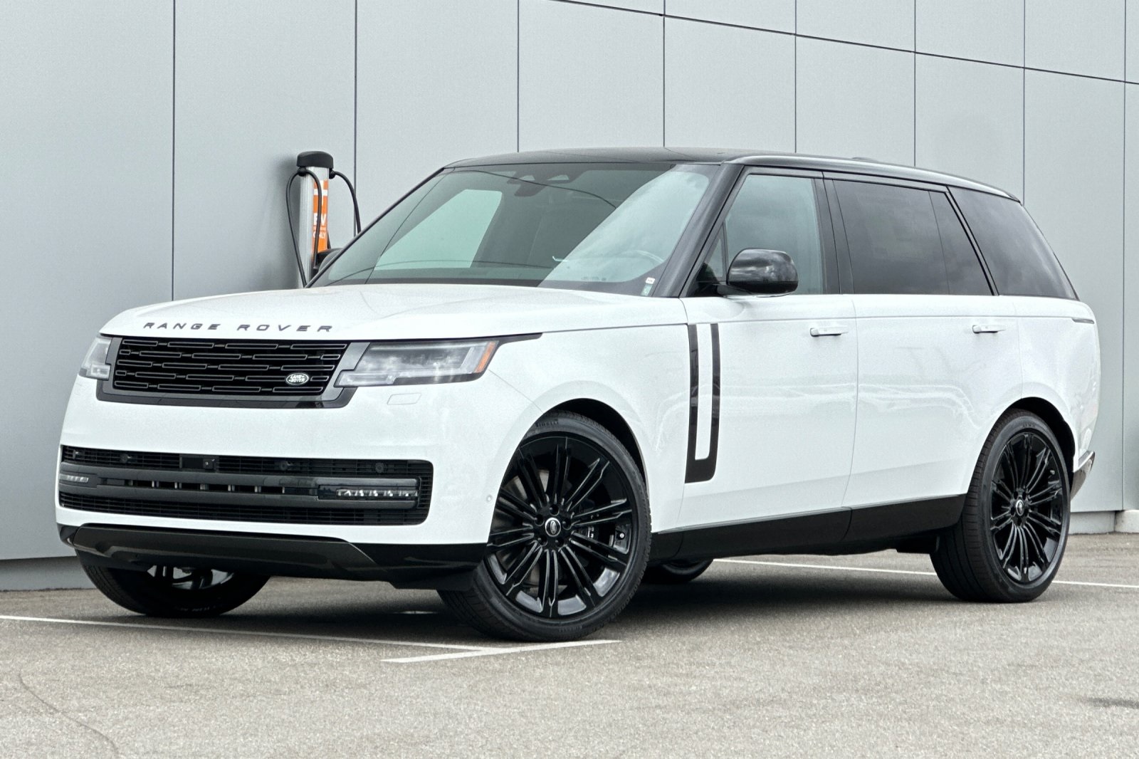 2025 Land Rover Range Rover SE's photo