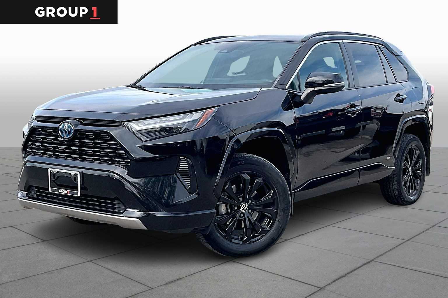 2022 Toyota RAV4 SE's photo