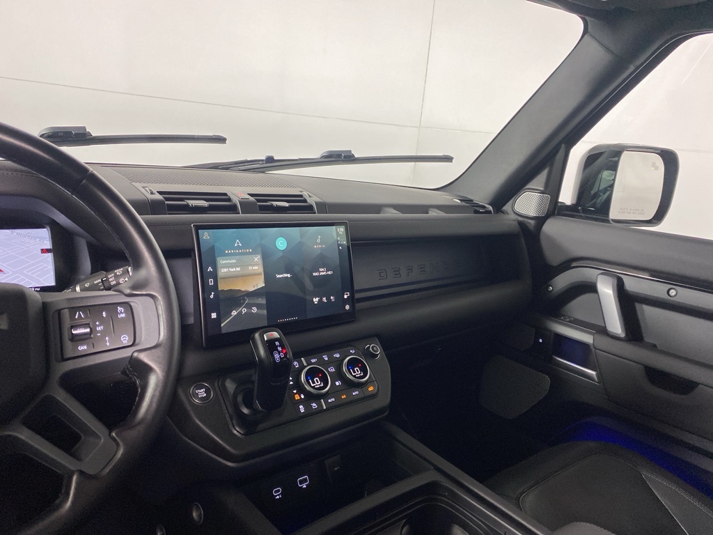 2024 Land Rover Defender 130 X-Dynamic SE photo 21
