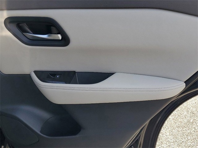 2025 Nissan Rogue SV photo 28