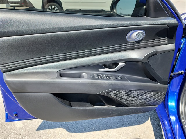 2022 Hyundai Elantra SEL Convenience photo 7