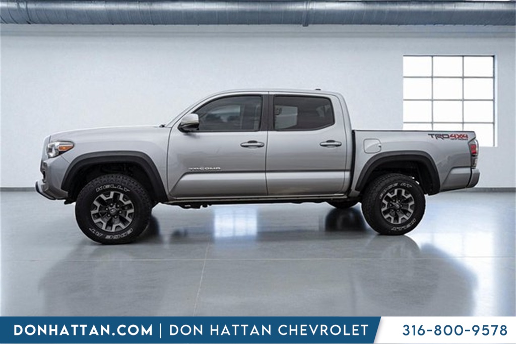 2020 Toyota Tacoma Off-Road photo 2