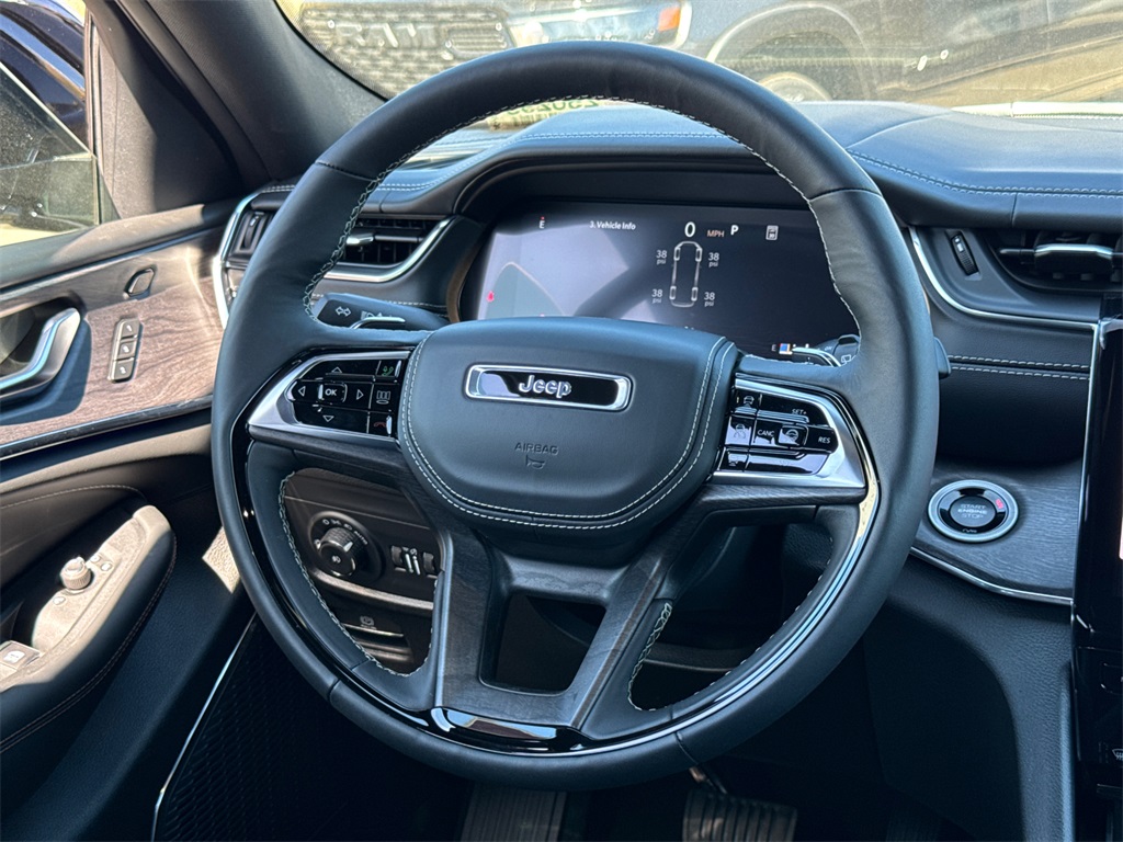 2025 Jeep Grand Cherokee Overland photo 21