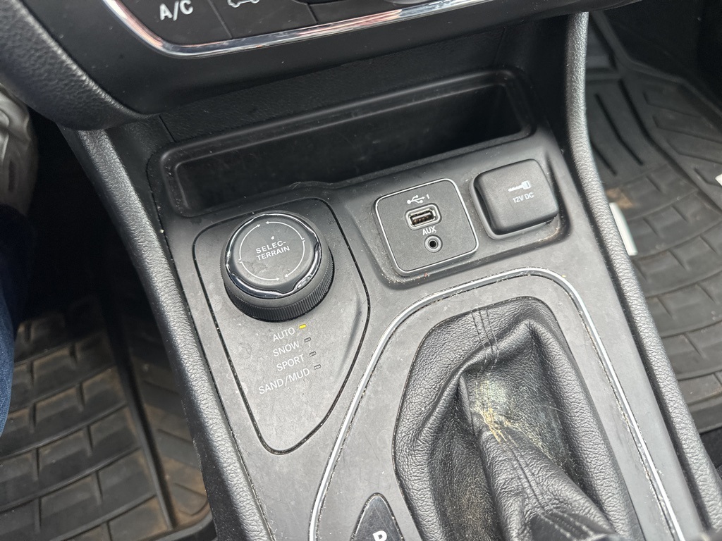2021 Jeep Cherokee Latitude Lux photo 20