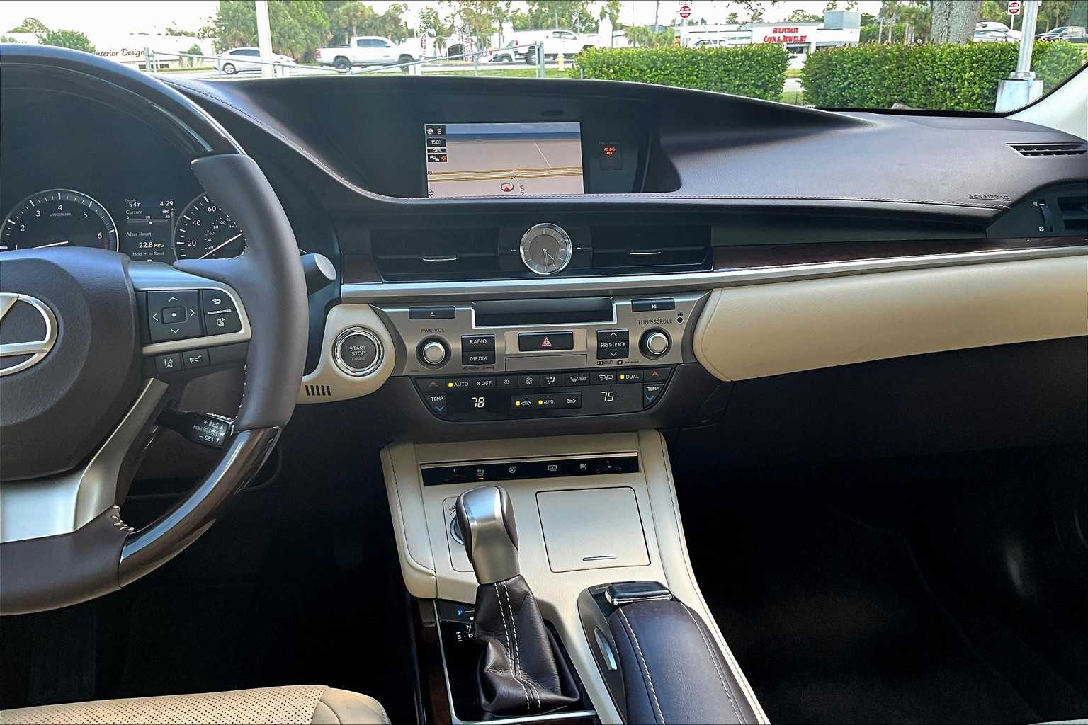 2017 Lexus ES 350 photo 6