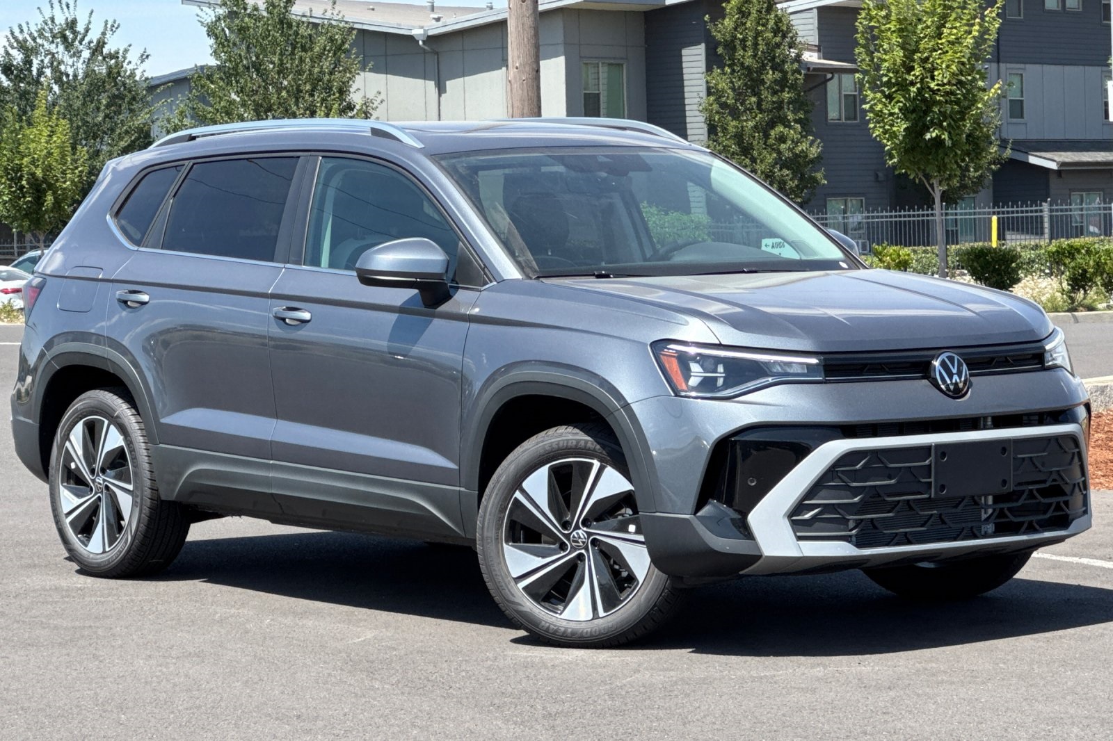 2025 Volkswagen Taos SE's photo