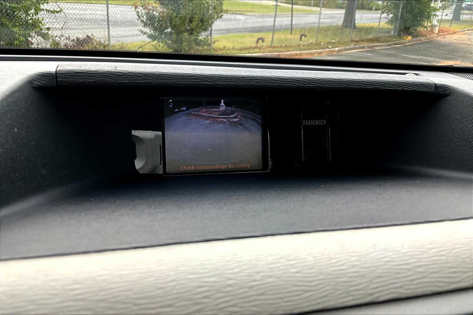 2014 Toyota Sienna LE photo 25