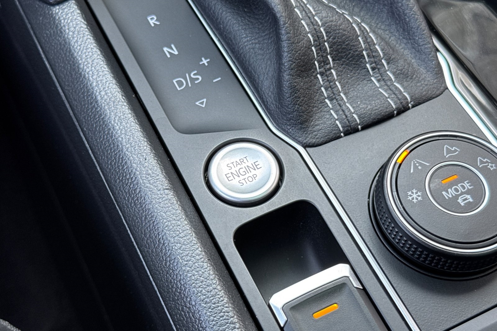 2022 Volkswagen Atlas Cross Sport V6 SE Technology photo 22