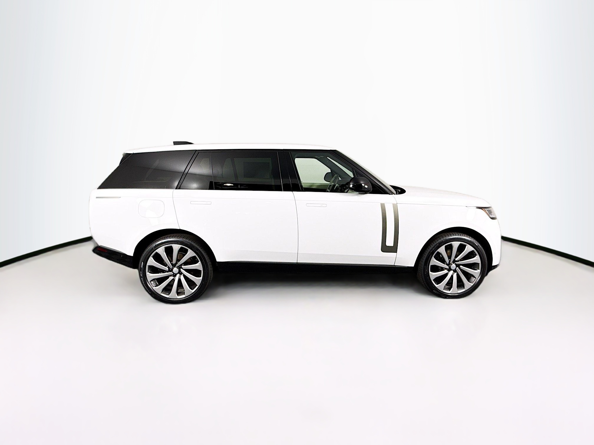 2025 Land Rover Range Rover SE photo 4