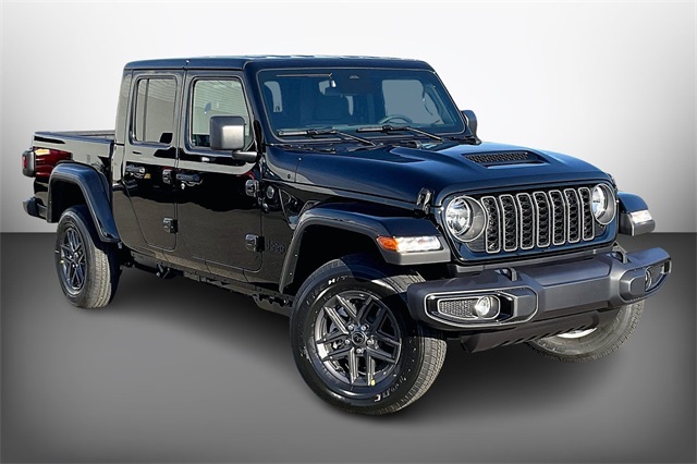 2026 Jeep Gladiator Sport S's photo