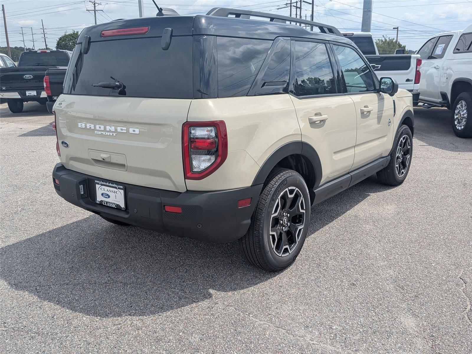 2025 Ford Bronco Sport Outer Banks photo 3