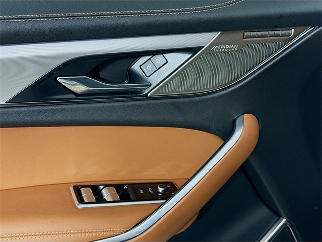 2024 Jaguar F-PACE P250 R-Dynamic S photo 19