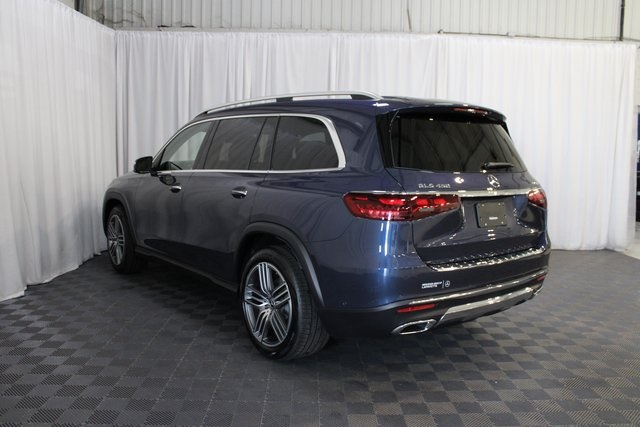 2026 Mercedes Benz GLS 450 4MATIC photo 4