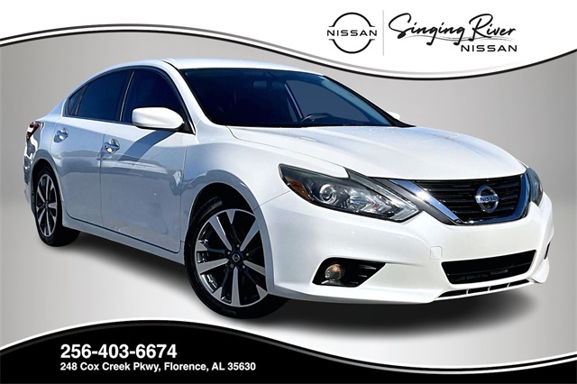 2017 Nissan Altima SR's photo