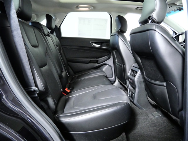 2019 Ford Edge Titanium photo 13