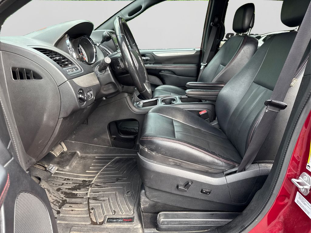 2015 Dodge Grand Caravan R/T photo 9