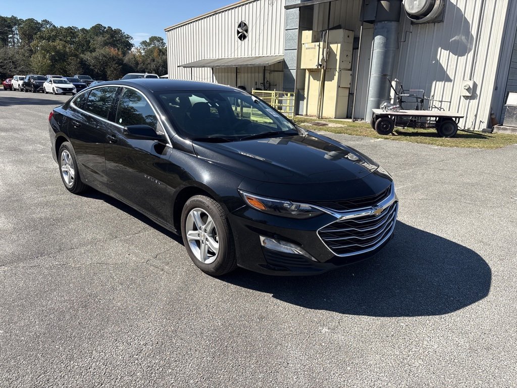 2024 Chevrolet Malibu 1LT photo 2