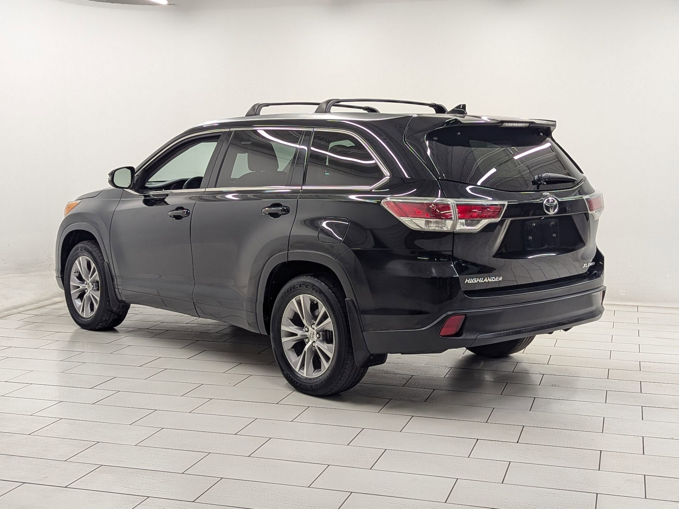 Used 2014 Toyota Highlander XLE with VIN 5TDJKRFH7ES053637 for sale in Mishawaka, IN
