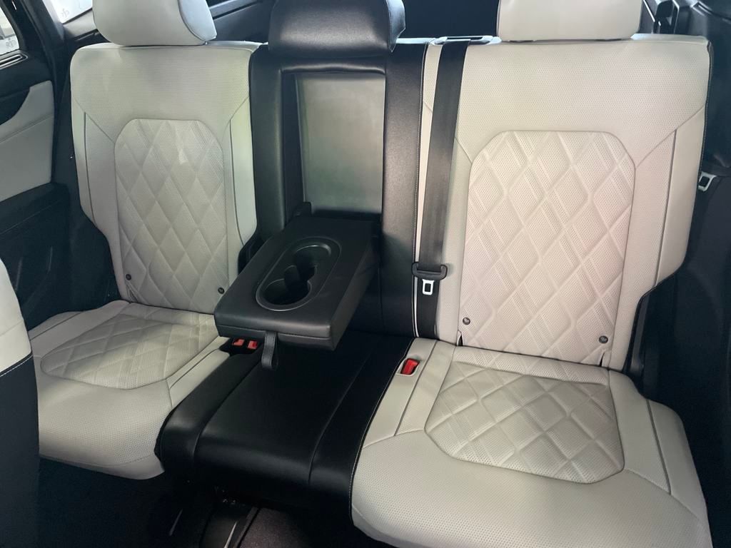 2024 Volkswagen Atlas Cross Sport SEL Premium R-Line photo 11