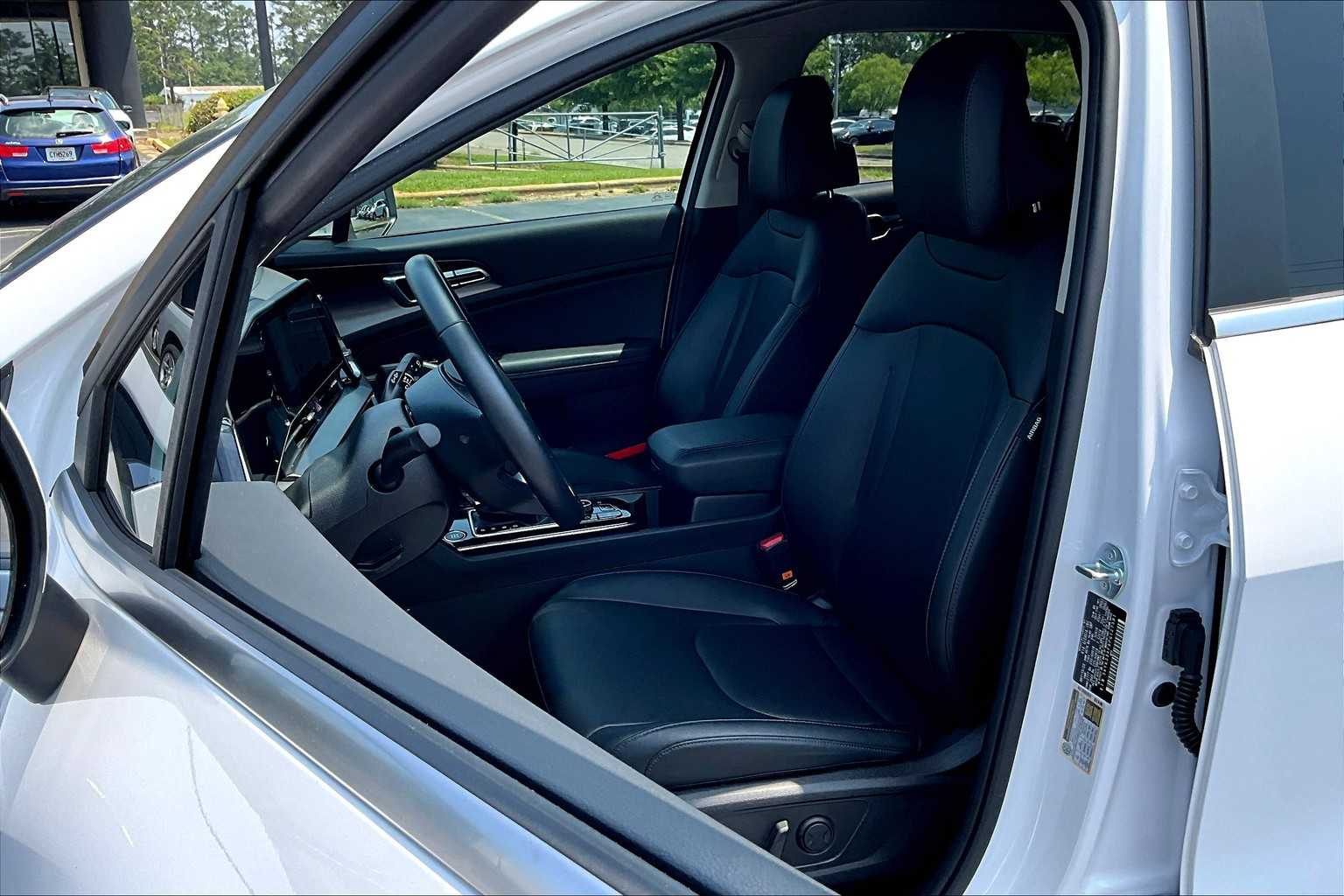 Image 6 of Pre-Owned 2023 2023 Kia Sportage EX With Navigation