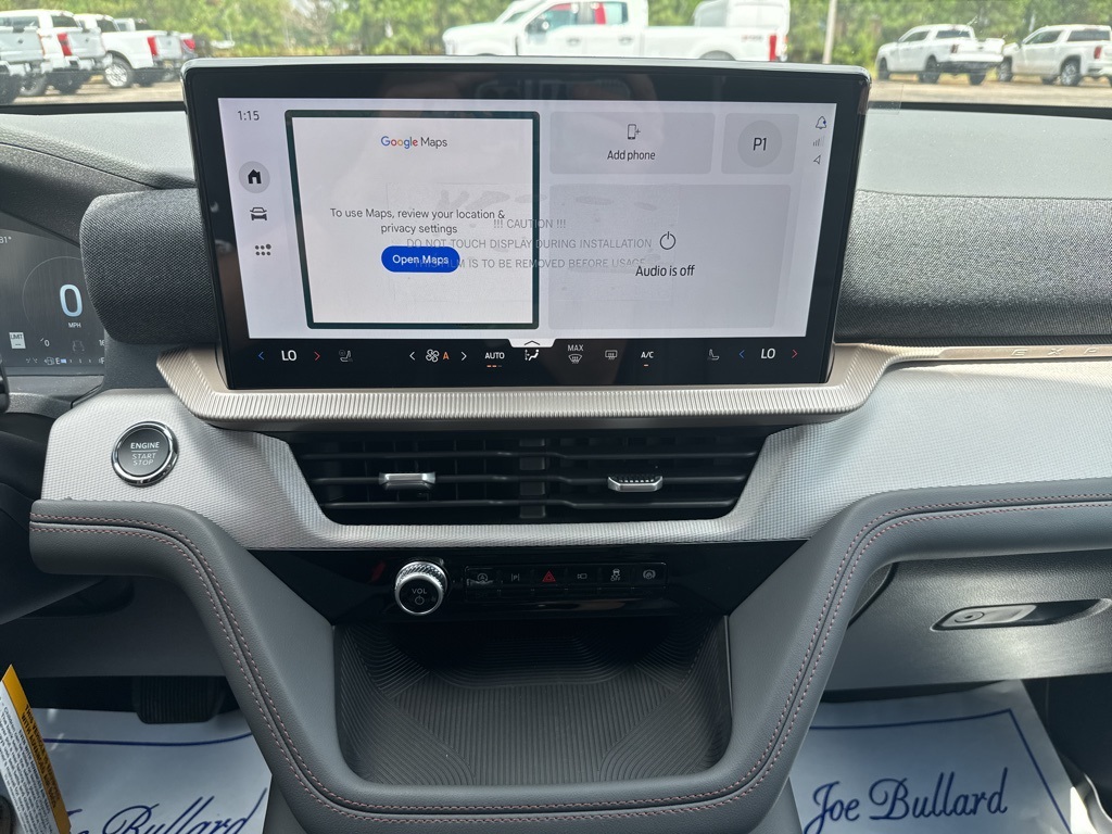 2025 Ford Explorer photo 3