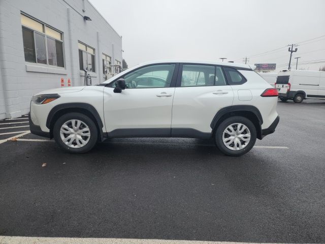 2024 Toyota Corolla Cross L photo 2