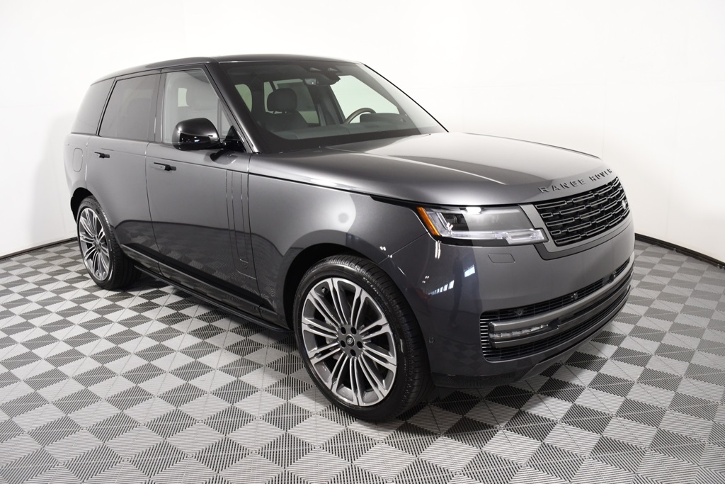 2025 Land Rover Range Rover SE photo 8