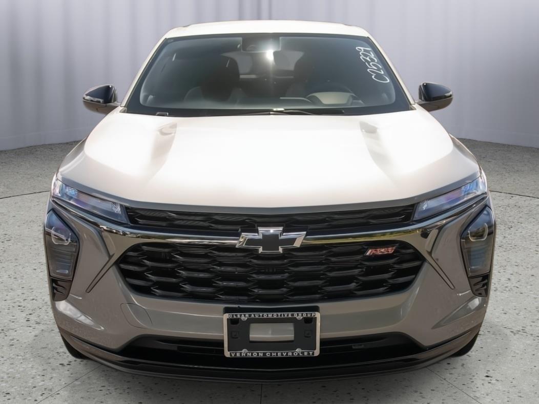 2025 Chevrolet Trax photo 2