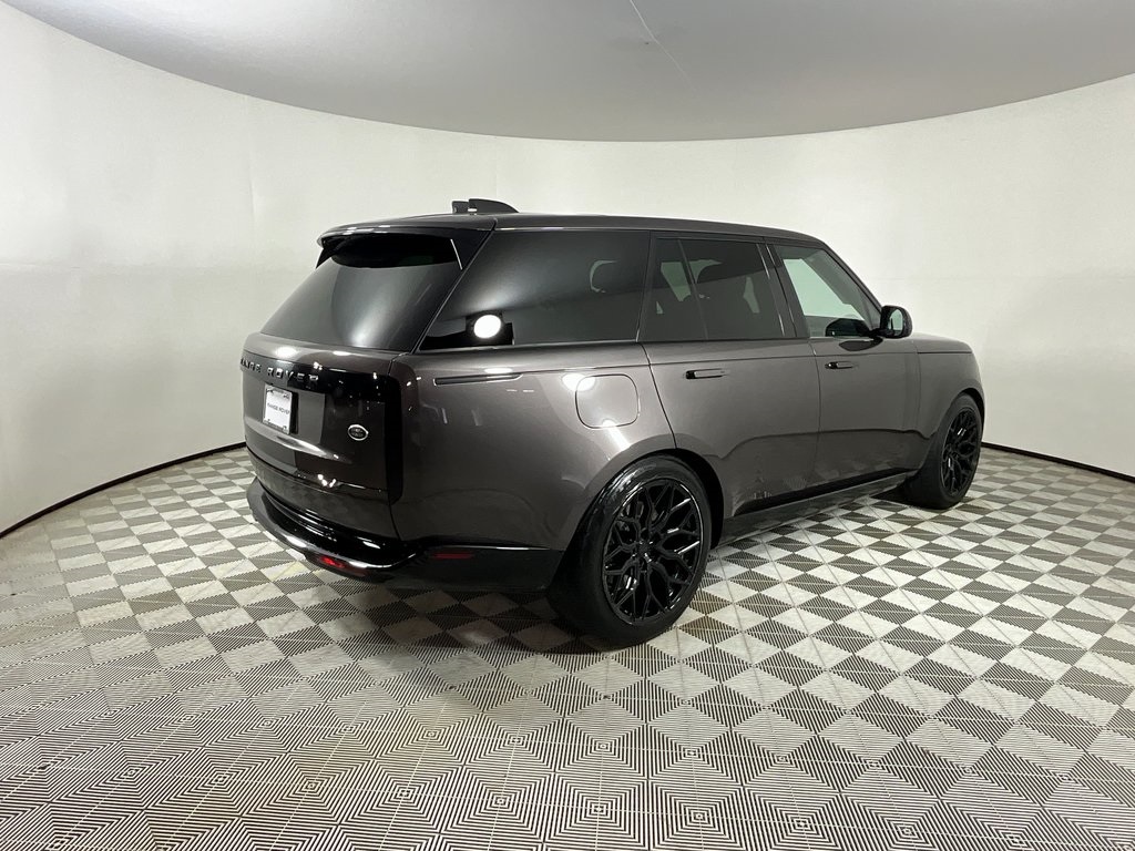 2023 Land Rover Range Rover SE photo 3