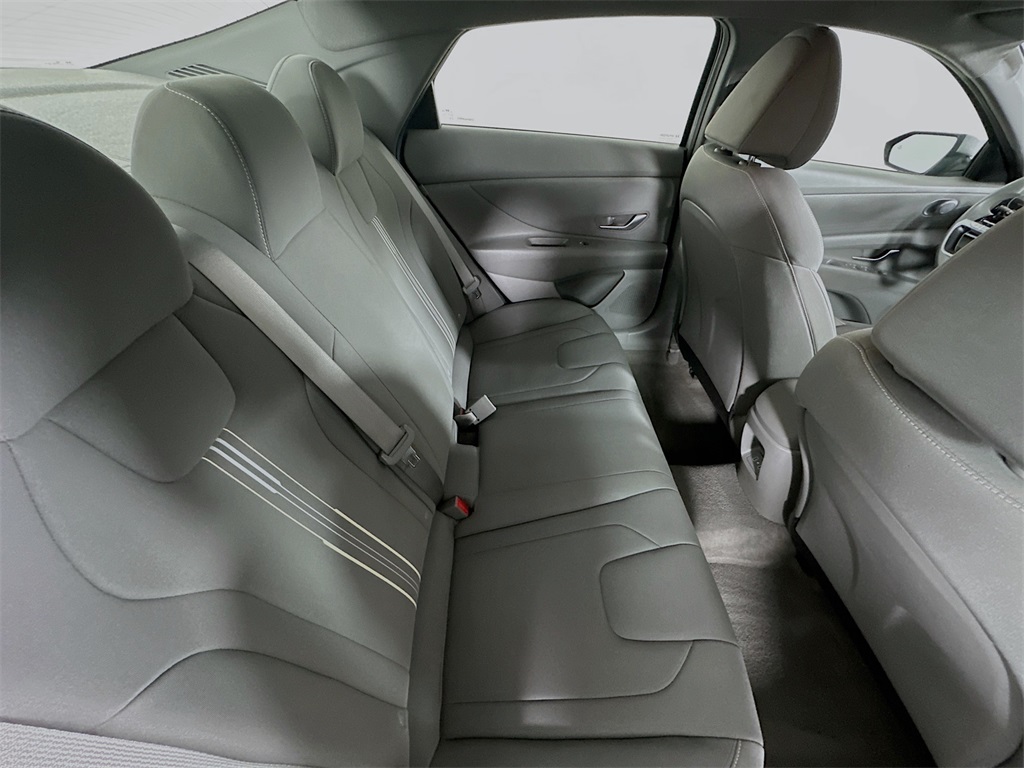 2024 Hyundai Elantra SEL photo 16