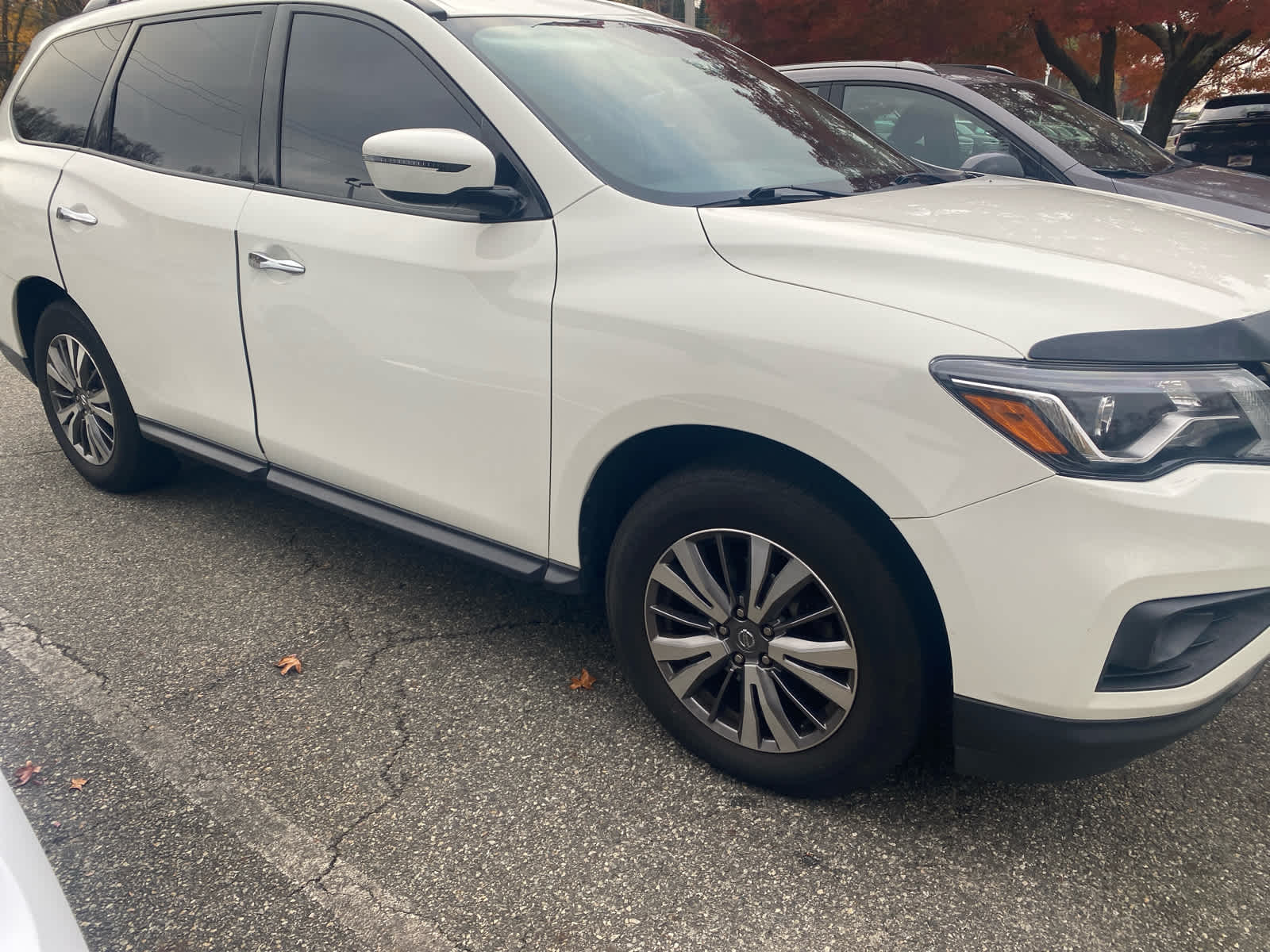 2020 Nissan Pathfinder S photo 3