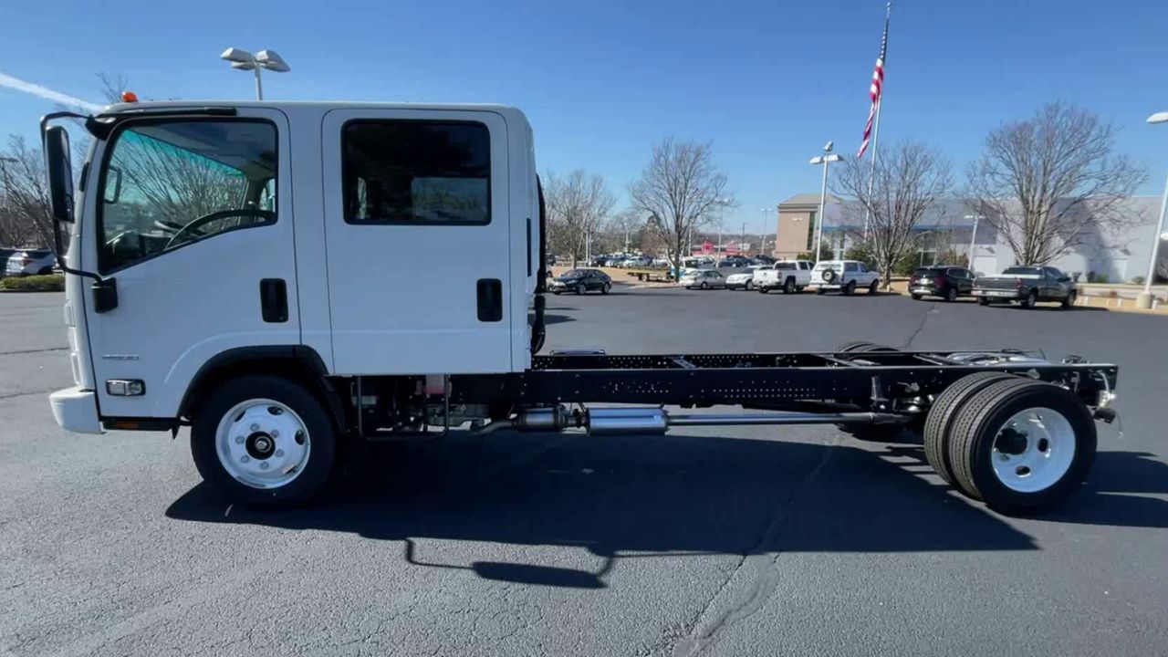 2024 Chevrolet Silverado 4500HD photo 30