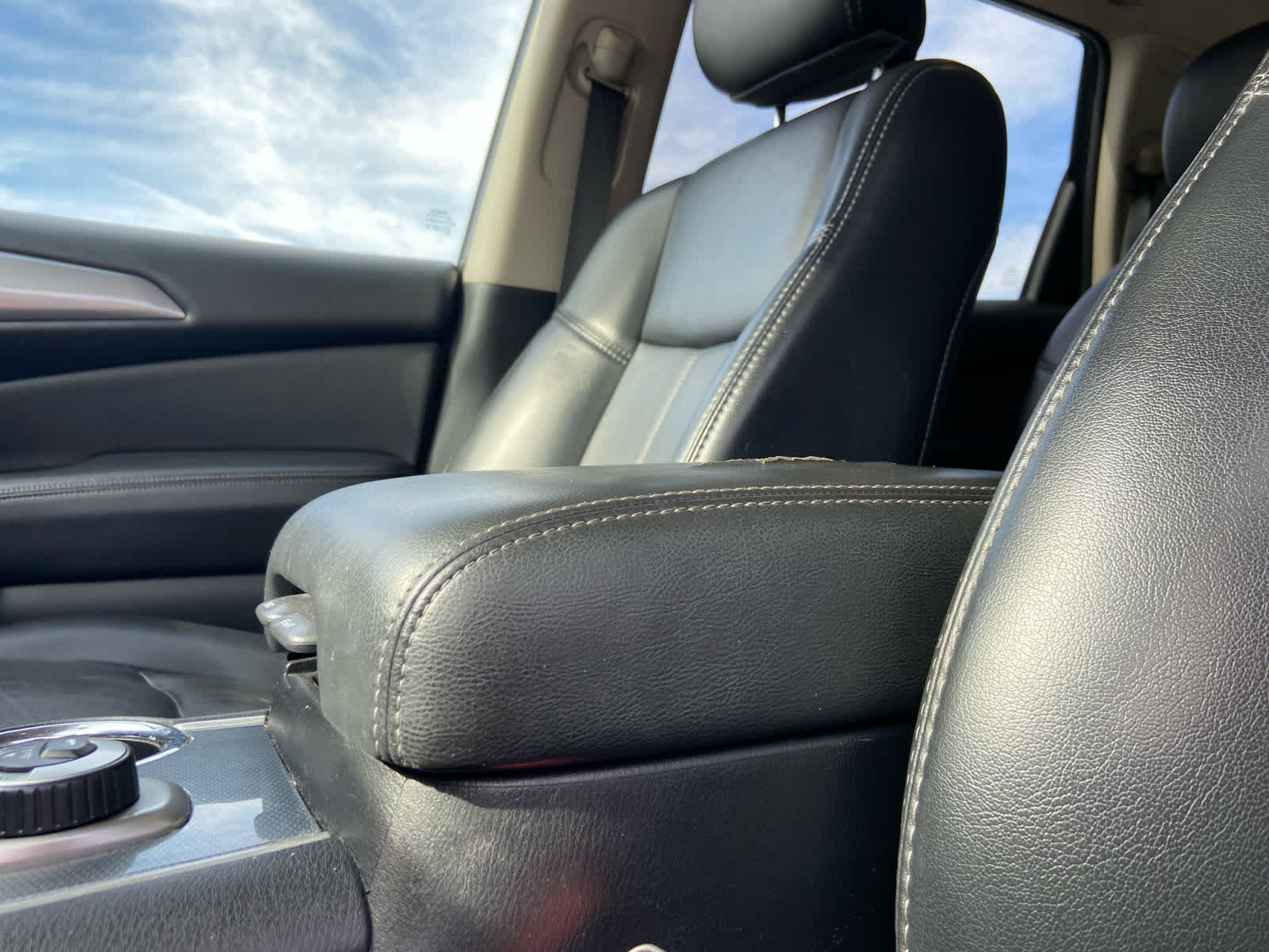 2019 Nissan Pathfinder SL photo 17