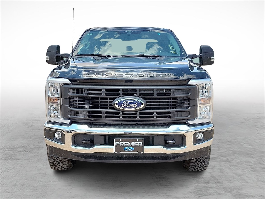 2025 Ford F-350 photo 3