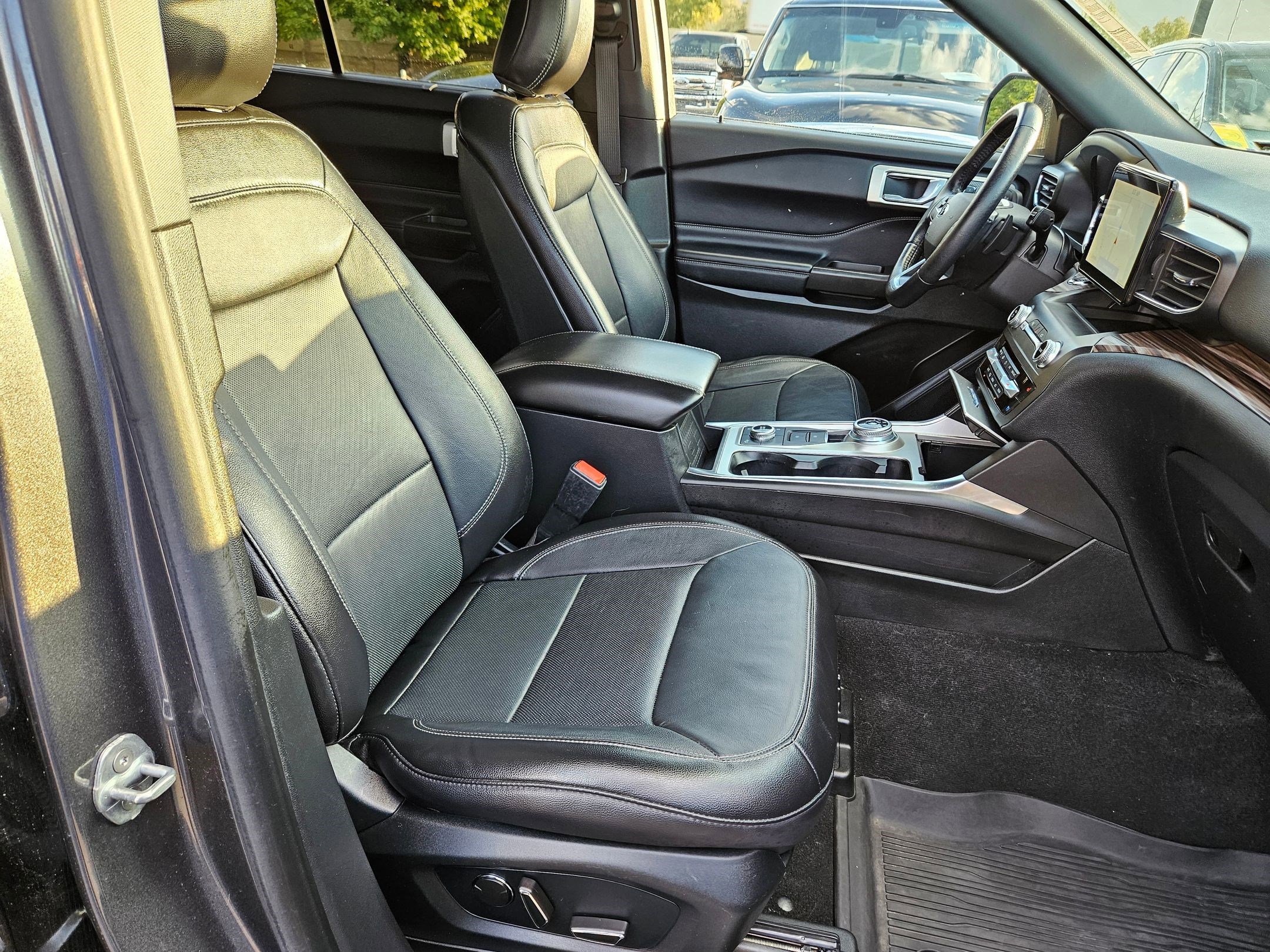 2020 Ford Explorer Limited photo 29