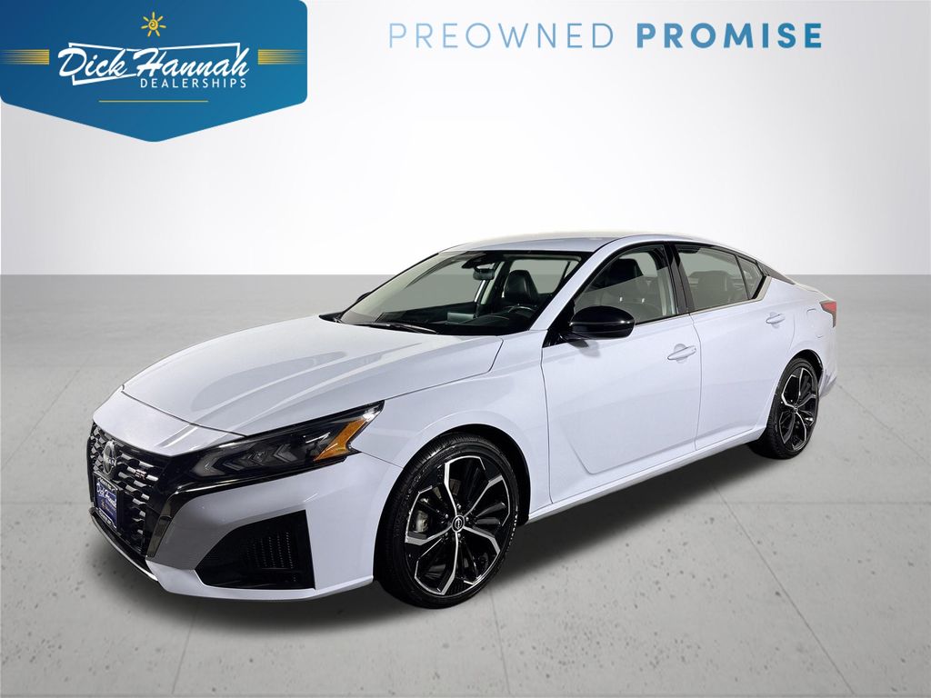 2023 Nissan Altima SR's photo