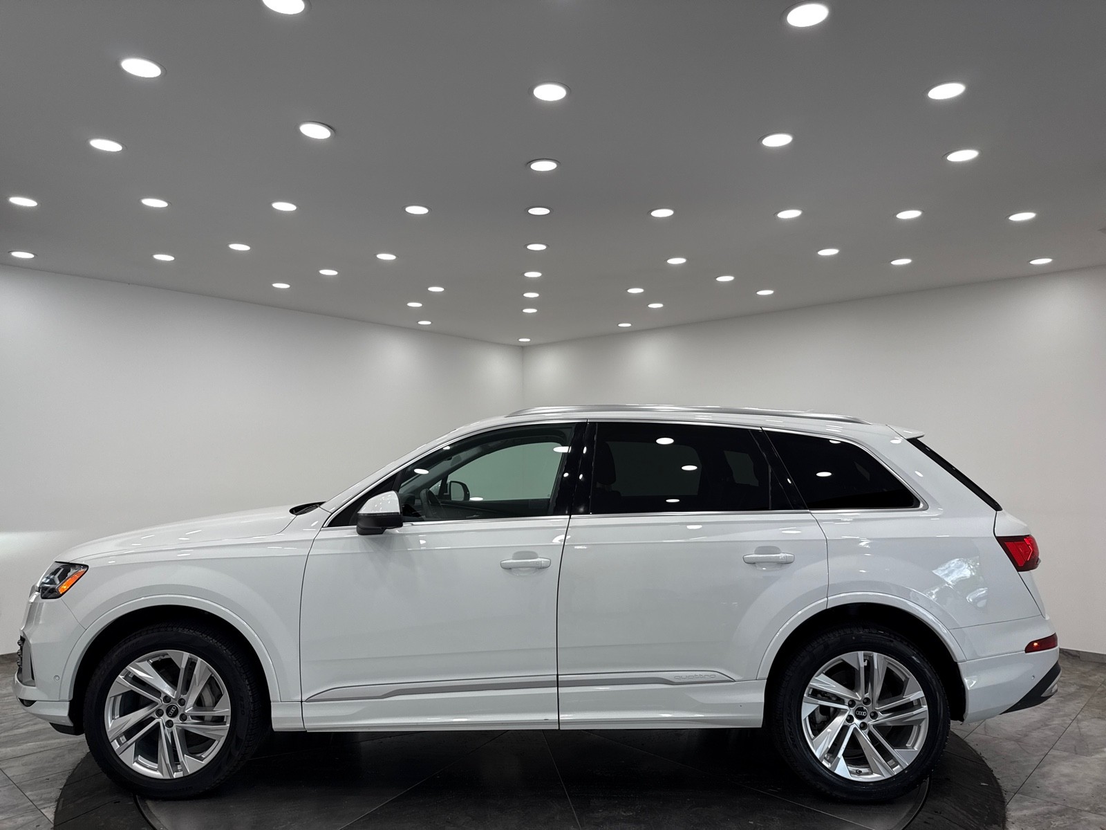 2023 Audi Q7 Premium Plus photo 4