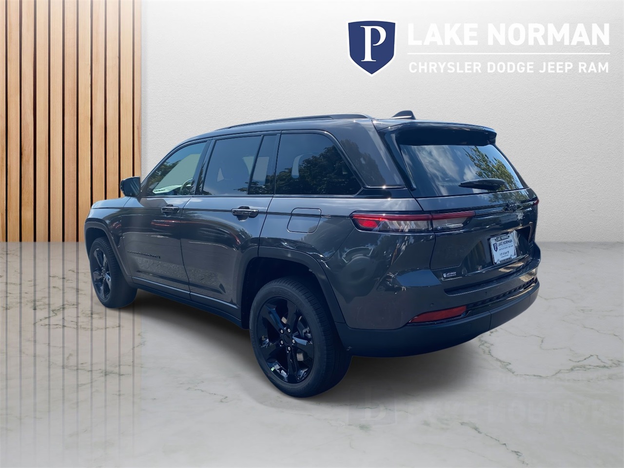 2025 Jeep Grand Cherokee Limited photo 2