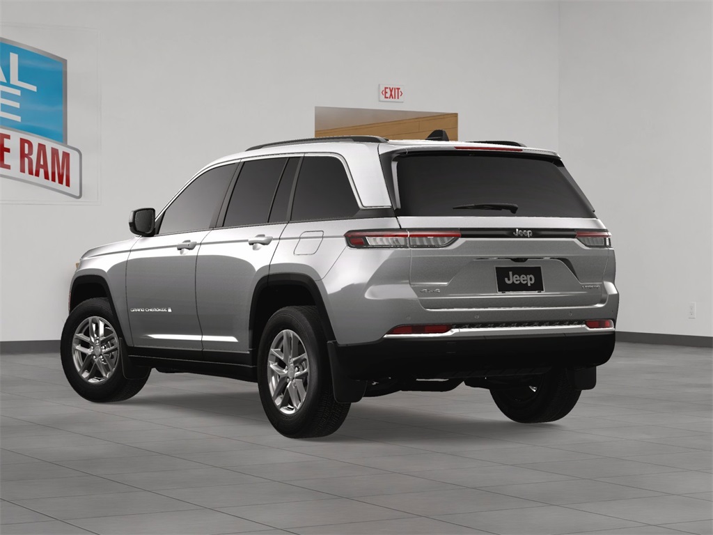 2025 Jeep Grand Cherokee Laredo X photo 3