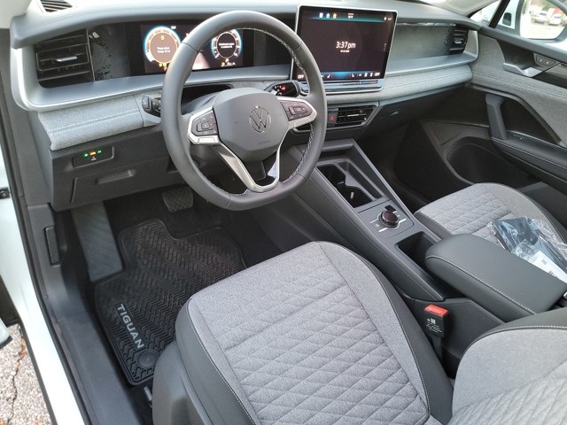 2025 Volkswagen Tiguan S photo 12