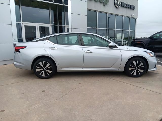 2022 Nissan Altima 2.5 SV photo 5