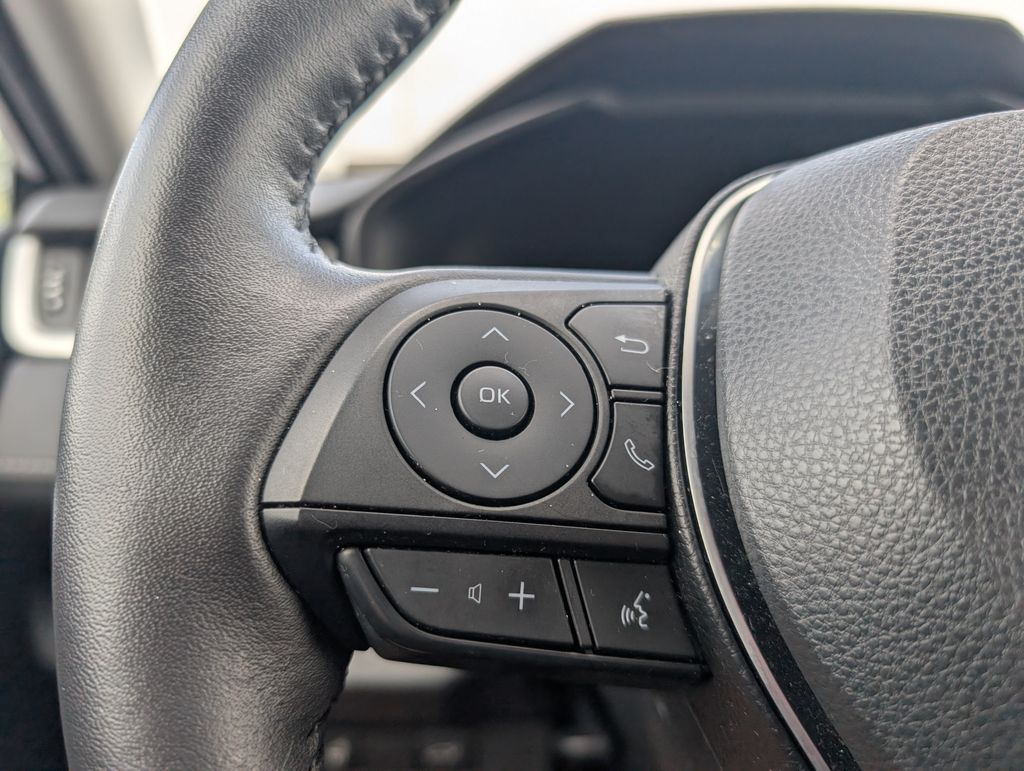 2023 Toyota RAV4 Hybrid XLE photo 14