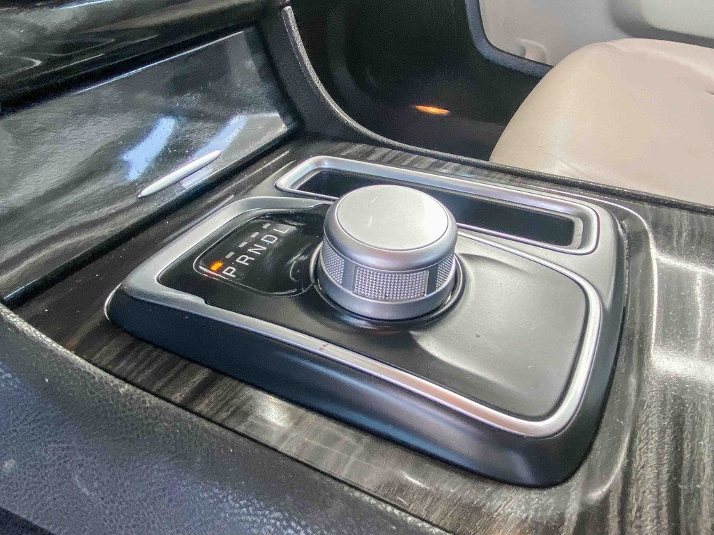 2021 Chrysler 300 Touring photo 16