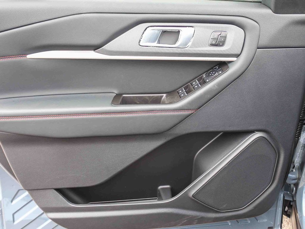 2025 Ford Explorer ST-Line photo 18