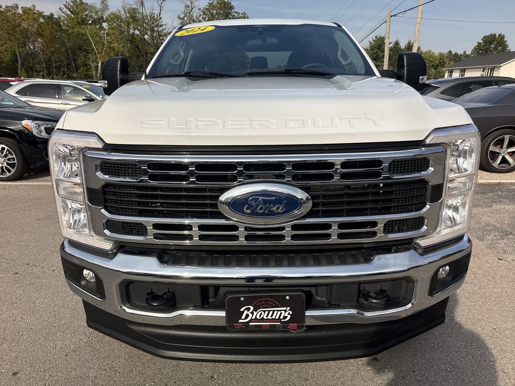 2024 Ford F-350 XLT photo 2