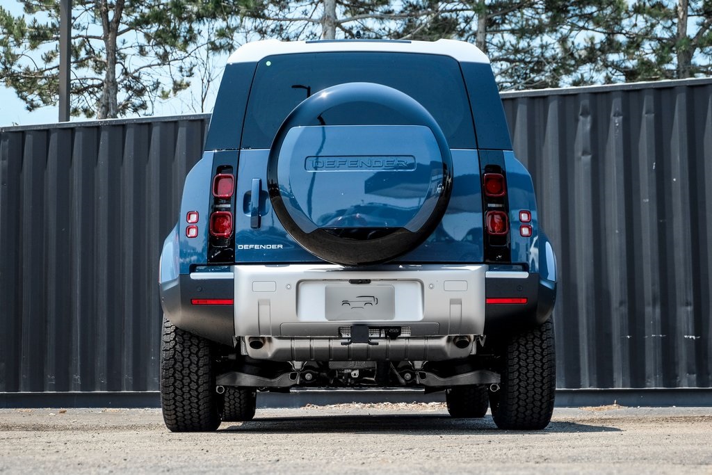 2025 Land Rover Defender 110 S photo 5